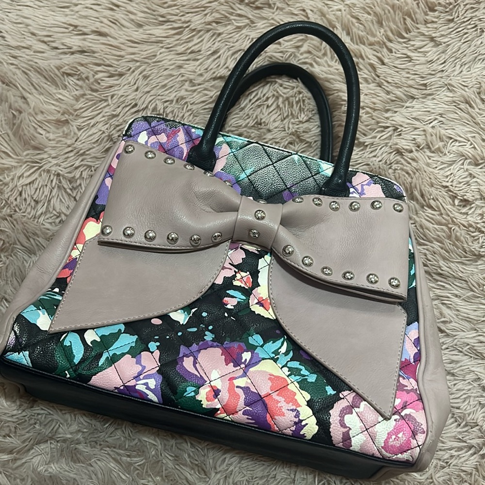 Large Betsey handbag